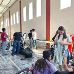 La Universidad Tecnológica de Paquimé movilizó a más de 150 personas entre estudiantes, docentes y administrativos para apoyar a las familias de Colonia Juárez, Casas Grandes, afectadas por el desbordamiento del río Piedras Verdes con brigadas de limpieza, donativos y apoyo comunitario.