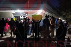 Ex trabajadores de Yazaki tomaron el comisariado ejidal en Benito Juárez, Chihuahua, tras el cierre de la planta que atribuyen a un cobro excesivo por parte de las autoridades ejidales.