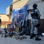 Más de 370 elementos participaron en un operativo de revisión extraordinaria en el Cereso No. 3 de Ciudad Juárez, donde se aseguraron cerca de 400 objetos prohibidos.