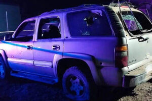 Cuatro muertos y nueve heridos, entre ellos un niño y un maestro, dejó una balacera en Guachochi, Chihuahua. Autoridades desplegaron operativos tras los ataques registrados la madrugada del domingo.