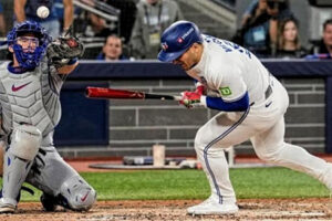 Los Blue Jays de Toronto iniciaron la Serie Mundial 2025 con una paliza a los Dodgers de Los Ángeles, destacando el mexicano Alejandro Kirk con jonrón y tres hits.