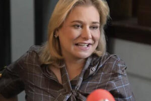 La gobernadora Maru Campos reafirmó su compromiso con los chihuahuenses para defender el uso y control del agua en Chihuahua.