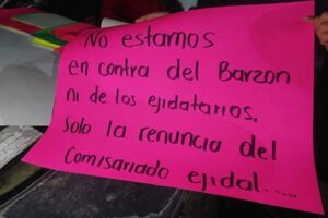 Ex trabajadores de Yazaki protestan en el ejido Benito Juárez, Buenaventura, y exigen presencia de autoridades tras el cierre de la maquila que dejó a 142 personas sin empleo.