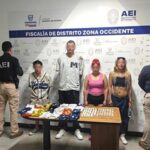 Autoridades realizaron un cateo en la colonia Reforma de Chihuahua, donde detuvieron a cuatro personas y aseguraron cocaína, marihuana y dinero en efectivo. El operativo estuvo a cargo de la AEI en coordinación con Sedena.