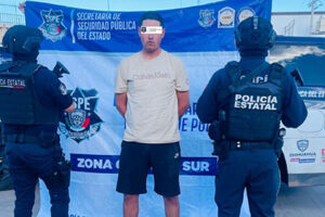 Elementos de la SSPE detuvieron a un presunto halcón en Flores Magón, Buenaventura, tras mostrar actitud evasiva y portar equipo táctico.