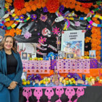 La alcaldesa Edith Escárcega encabezó el evento “El Mictlán en Nuestros Corazones”, un homenaje al Día de Muertos lleno de arte, tradición y cultura en la Biblioteca Municipal.