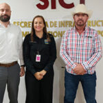 La alcaldesa Edith Escárcega gestionó ante la SICT una máquina petrolizadora para Nuevo Casas Grandes, con el fin de mejorar la pavimentación y el mantenimiento de calles.