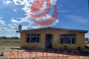 La FEM investiga la muerte de una niña de cinco años ocurrida en una vivienda de la Sección Hidalgo, en la carretera hacia Nuevo Casas Grandes. El cuerpo fue trasladado al Semefo para determinar la causa del deceso.