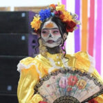 El municipio de Nuevo Casas Grandes celebró “Ofrenda a la Vida 2025”, premiando a los ganadores de los concursos de altares, catrinas y coronas.