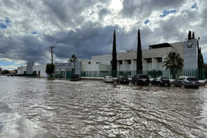 Autoridades confirman que el agua no ingresó al inmueble del IMSS en NCG. Servicios médicos continúan sin interrupciones pese a las lluvias recientes.