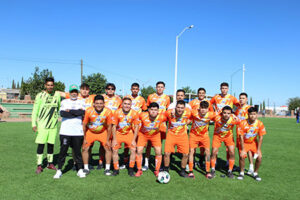 Con gran participación se inauguró la Copa Telmex Telcel Torneo Estatal de Fútbol 2025 en Nuevo Casas Grandes, con la presencia de autoridades municipales y ocho equipos que competirán por el pase al campeonato nacional de la máxima justa amateur del país.