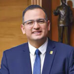 Marco Bonilla respaldó la prohibición del lenguaje inclusivo en escuelas y citó el Artículo 3 constitucional, que garantiza una educación libre de ideologías y creencias.