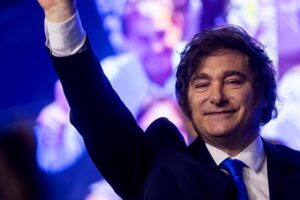 El presidente Javier Milei logró una contundente victoria en las elecciones legislativas de Argentina, consolidando su poder y su plan de recortes presupuestarios.