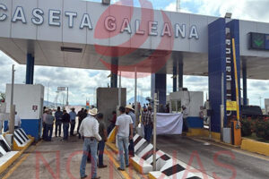 Agricultores liberan la caseta de Galeana en protesta por el abandono del Gobierno Federal al campo mexicano. Exigen precios justos y apoyo a la agricultura y ganadería.