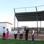 La alcaldesa Edith Escárcega supervisó los avances en la remodelación del campo de softbol de Nuevo Casas Grandes, obra ganadora del Presupuesto Participativo 2025.