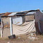 El INEGI reveló que el 20% de los chihuahuenses considera la pobreza un problema grave, aunque el estado logró reducir la pobreza laboral en 1.5 puntos porcentuales entre 2024 y 2025, mostrando una leve mejora en el ingreso familiar