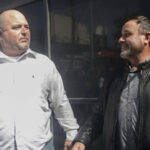 La comunidad LeBarón anunció que se unirá al paro nacional de agricultores y transportistas. Adrián LeBarón dijo que luchan por el campo, el agua y la seguridad. Afirmó que las acciones no son contra la gente, sino por todas las familias.