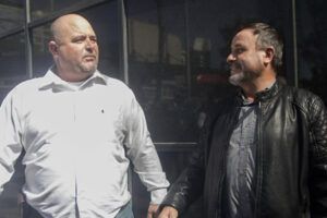 La comunidad LeBarón anunció que se unirá al paro nacional de agricultores y transportistas. Adrián LeBarón dijo que luchan por el campo, el agua y la seguridad. Afirmó que las acciones no son contra la gente, sino por todas las familias.