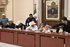 Agricultores y transportistas levantaron bloqueos tras reunirse con SEGOB, que presentó acciones para atender sus demandas. Un grupo de Chihuahua denunció que no fue recibido por funcionarios.