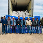 Alcalde de Galeana entregó 70 toneladas de concentrado a 70 productores, con apoyo estatal y municipal para fortalecer el sector agropecuario.