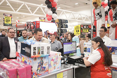 Ciudad Juárez inició el Buen Fin 2025 con un evento encabezado por el alcalde Pérez Cuéllar. CANACO prevé más de 3 mil millones en ventas y autoridades activaron operativos de vigilancia en centros comerciales.