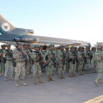 Más de 100 militares llegaron a Chihuahua para reforzar la seguridad y reducir homicidios. Participarán en patrullajes, aseguramientos y órdenes de aprehensión dentro del Operativo Frontera Norte.