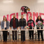 El torneo municipal YODAES abrió su nueva temporada en honor a Martha Meza Fraga. Autoridades locales destacaron su trayectoria y entregaron trofeos a jugadores destacados. Equipos iniciaron competencia con ambiente deportivo.