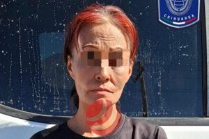 Elementos de la AEI Zona Noroeste detuvieron a María de la Luz M. R., de 48 años, acusada del delito de extorsión en Gómez Farías, Chihuahua.