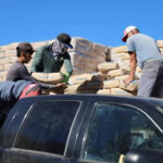 La Coesvi entregó apoyos de cemento a familias del municipio de Madera para ampliar o mejorar sus viviendas. El programa busca fortalecer la infraestructura del campo chihuahuense.