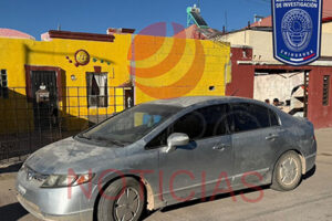 La Agencia Estatal de Investigación aseguró un segundo vehículo con reporte de robo en Nuevo Casas Grandes, un Honda Civic 2007 gris, localizado en el fraccionamiento Juan Pablo II.