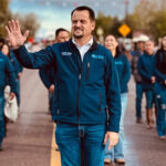 Galeana celebró el desfile por el 115 aniversario de la Revolución Mexicana, encabezado por el alcalde Francis Leany y con amplia participación escolar.