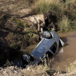 La mujer hallada sin vida en la Laguna Fierro fue identificada como Blanca Estela M. M.; la Fiscalía investiga las causas del accidente.