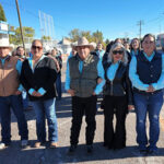 El alcalde Joel Loya Márquez encabezó el desfile por el 115 aniversario de la Revolución Mexicana en Janos, con amplia participación escolar y comunitaria.
