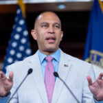 La Cámara de Representantes de EE.UU. se alista para votar si desclasifica los archivos de Jeffrey Epstein, en un proceso que pone a prueba la transparencia, ética institucional y los vínculos de poder que rodean al caso.