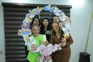 El municipio de Nuevo Casas Grandes celebró el Día Nacional del Libro entregando separadores al personal municipal para promover el hábito de lectura y fortalecer la cultura y el conocimiento dentro de las dependencias.