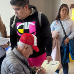 La presidenta municipal Edith Escárcega asistió a Ascensión para participar en la entrega regional de aparatos auditivos, beneficiando a 40 personas de Nuevo Casas Grandes.