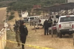 Una balacera en el carril de carreras Santa Teresa, en Parral, dejó al menos ocho muertos y varios heridos, según reportes extraoficiales. Autoridades investigan.