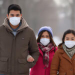 Con el invierno aumentan los casos de influenza, bronquitis y COVID-19. Siga estas recomendaciones de salud para prevenir enfermedades respiratorias y proteger a su familia con vacunación, buena alimentación y cuidados básicos.