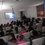 La AEI impartió pláticas en la primaria Ford 125 sobre violencia digital, omisión de cuidados y menores en conflicto con la ley, con gran participación de padres.