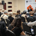 El Dr. Abraham Sifuentes, docente de la UACJ, presentó su libro sobre cuerpo, enfermedad e histeria en la FIL Guadalajara 2025, logrando gran respuesta del público.