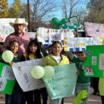 El alcalde Roberto Lucero asistió al desfile por el Día de las Personas con Discapacidad en Juan Mata Ortiz, con escuelas y adultos mayores.