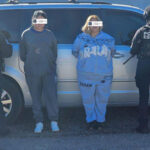 Dos mujeres fueron detenidas en Madera por delitos contra la seguridad tras mostrar actitud agresiva ante policías estatales. La SSPE y la Guardia Nacional reforzaron operativos en la zona Centro.