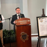 La Medalla Chihuahua al Mérito Educativo 2026 premiará con $100,000 y medalla a proyectos innovadores individuales y en equipo en el ámbito escolar.