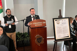 La Medalla Chihuahua al Mérito Educativo 2026 premiará con $100,000 y medalla a proyectos innovadores individuales y en equipo en el ámbito escolar.