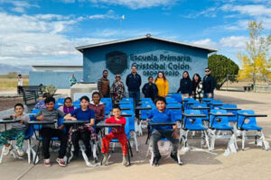 El alcalde de Galeana entregó mobiliario y material a 11 escuelas con apoyo del ICHIFE, fortaleciendo la infraestructura educativa y mejorando las condiciones de aprendizaje en el municipio.