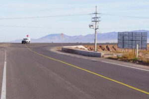 La SICT en Chihuahua presentó cómo quedó el nuevo entronque en Janos, parte esencial de la carretera Bavispe–Nuevo Casas Grandes. La obra mejora la conectividad entre Sonora y Chihuahua.