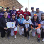 El softbol femenil brilló en Nuevo Casas Grandes con dos partidos de exhibición entre la UACJ, el campus local y un selectivo de la Liga Municipal. Jornada llena de talento y convivencia deportiva.