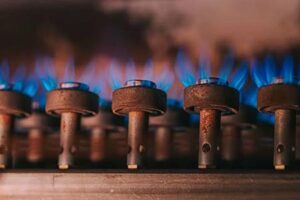 Chihuahua reporta dos casos de intoxicación por monóxido de carbono y emite recomendaciones para prevenir riesgos en temporada invernal.